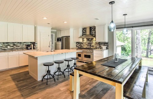 Star Harbor House | Malakoff Lake House - Deck, Boat Slips, and Fire Pit