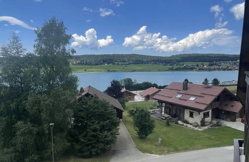 Malbuisson Apartment | MALBUISON- Appartement avec vu sur le lac Saint Point