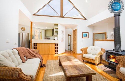 Culburra Beach House | Malda's Retreat - Pet Friendly Absolute Beachfront