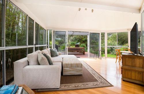 Culburra Beach House | Malda's Retreat - Pet Friendly Absolute Beachfront