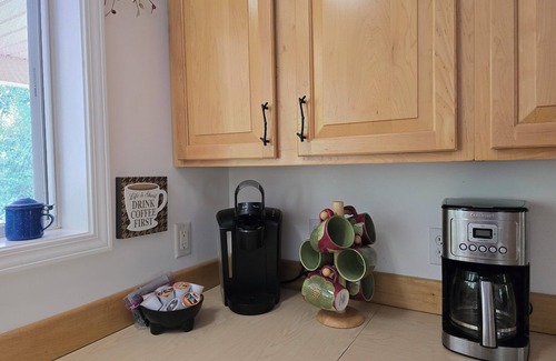 Almond Cabin | Mallard Cove - lakeside pets WiFi, Mallard Cove - lakeside pet friendly