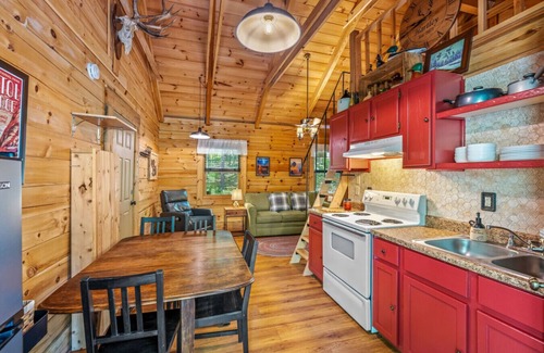 Berkeley Springs Cabin | Mallard Creek Cabin - Classic Escape!