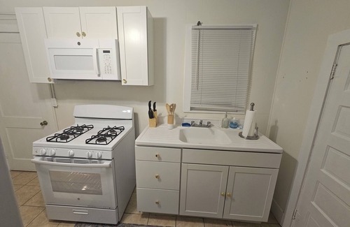 Southwest House | Malverne Villa 3BR Home HOT TUB & Wi-Fi in West Palm Beach near Maralogo Club