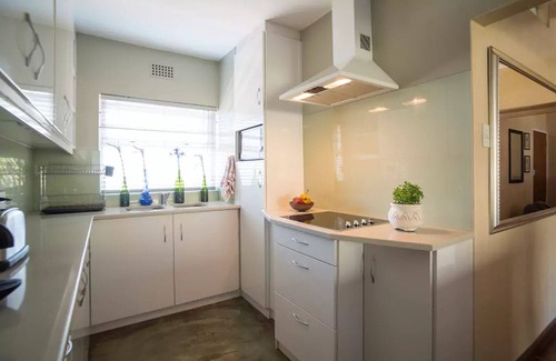 Cape Town City Centre Apartment | Mama Africa Welcomes you to Cape Town! Secure Spacious 2 bedroom apartment