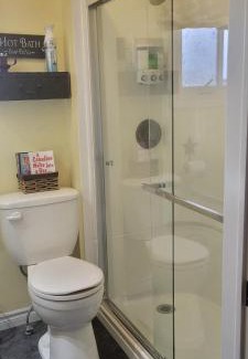 Clark's Harbour Bed & Breakfast | Mama`s By The Sea B&B