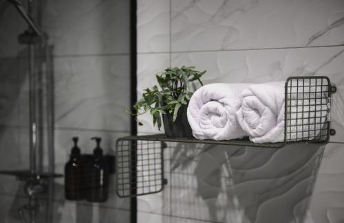 Hera Street Apartment | Manazel AL-Diriyah ALZahra 2BR Stylish Stay 75TV 6