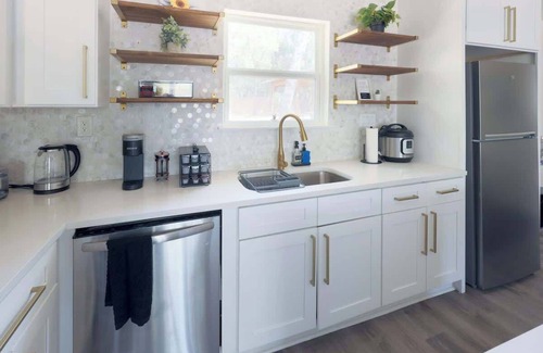 Onion Creek Meadows House | Manchaca Meadows Mini Villa Pool & Spa 20 min DT