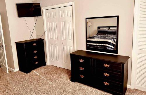 Southside Apartment | Mandarin Cheerful 2 Bedroom Townhouse w/fireplace