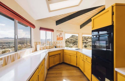 Yucca Valley House | Mandarin Escape By The Cohost Company