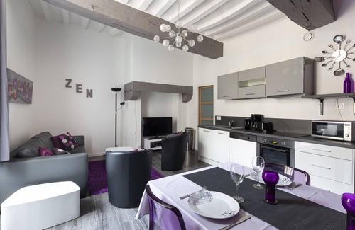 Centre Apartment | Mandchou - One Bedroom Apartment, Sleeps 4