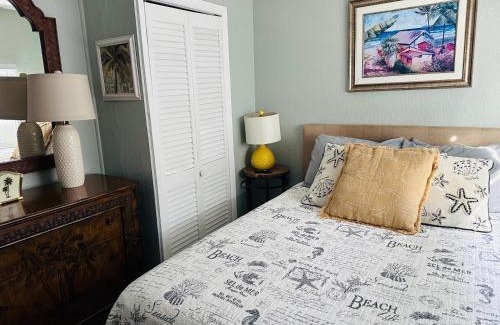 Lake Worth House | Mango Beach 3 Bedroom House Fenced Backyard Patio Grill Firepit Centrally Located