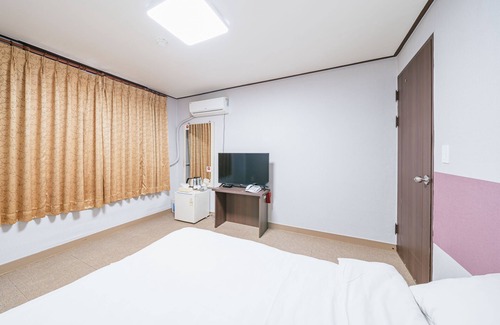 Yeon-dong Hotel | Manhattan Hotel