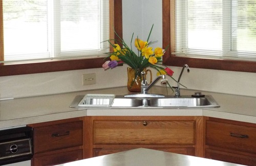 Sheridan House | Mann Lake Cottage, Year Round, Pet friendly, sleeps 14, private relaxing, groups