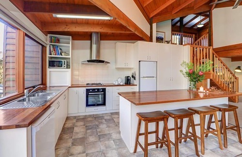 Sawmill Settlement House | Manna Gum - Base of Buller
