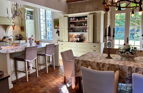 Allonnes Villa | Manoir Des Arts - Five Bedroom Villa, Sleeps 10