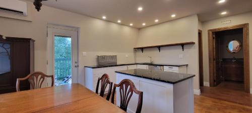 Waterville Apartment | Manoir Hunting 1869