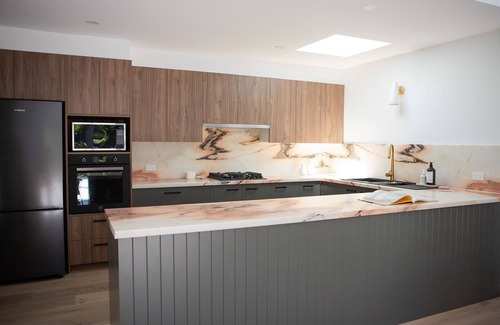 Brighton Villa | Manor Brighton Beach - Breezy, light and newly renovated - 200m from the beach