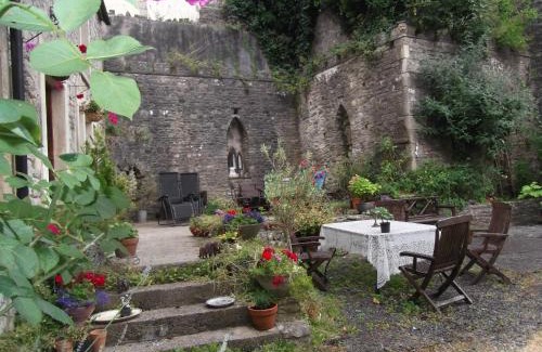 Shepton Mallet House | Manor House Annex - Sleeps up to 6 People