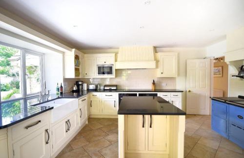 Burton Bradstock House | Manor Lodge