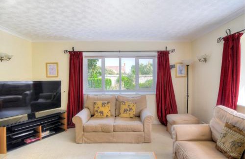 Burton Bradstock House | Manor Lodge