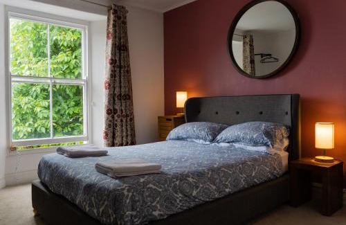 Manorbier Bed & Breakfast | Manorbier House - Caldey Island Room