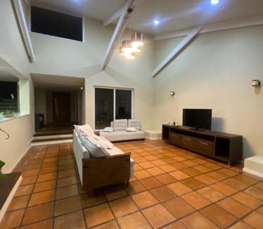 Pero House | Mansão com quintal amplo em Cabo Frio-Ogiva