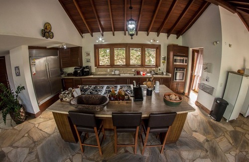 Village da Ferradura Villa | Mansão Exuberante Pé na Areia Ferradura