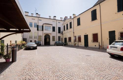 Ferrara Historic Centre Apartment | Mansarda Colombo - Car Parking