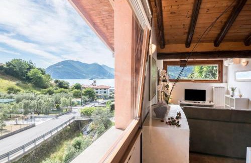 Sulzano Apartment | Mansarda con vista lago