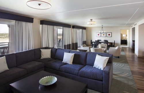 Lakeway Hotel | Mansfield Suite at Lakeway Resort & Spa, Outdoor Pool!