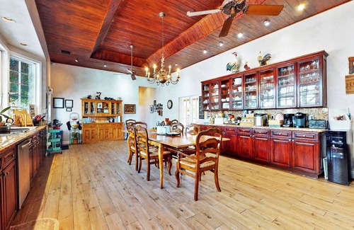 Homestead House | MANSION, short term rentals and events, perfect for weddings.