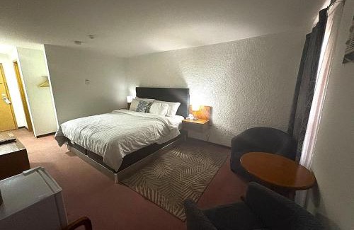 Maple Creek Hotel | Maple Creek Motor Inn