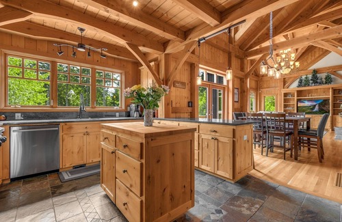 Stevenson House | Maple Hill Lodge, Stevenson, WA Retreat, Hot Tub, AC, near recreation!