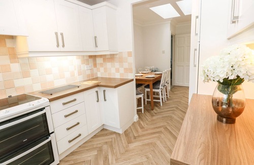 Church Fenton Cottage | MAPLE HOUSE, romantic, character holiday cottage in Church Fenton