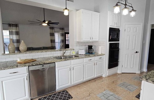 Atascocita House | Maple House w/Private Jacuzzi Near IAH