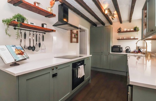 Knaresborough Cottage | MAPLE TREE COTTAGE, pet friendly, with a garden in Knaresborough