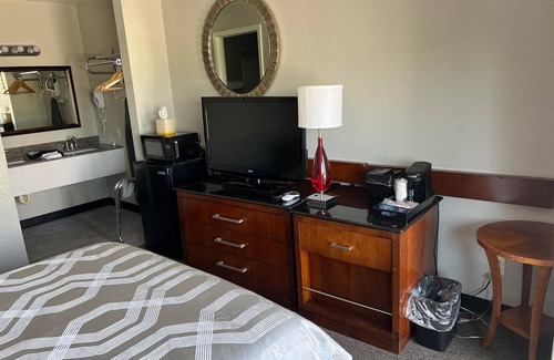 Lebanon Hotel | Maple Tree Inn