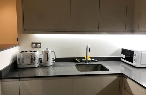 St Albans House | Maplewood luxurious one-bed flat with free parking