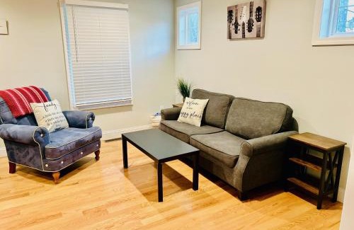 Kingston House | Maplewood Spacious Home Fire Pit Mod Location Pet Ok by Vacation Your Way