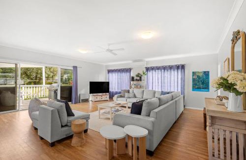 Callala Beach House | Mar-Lins - Pet Friendly - 2 Mins Walk to Beach