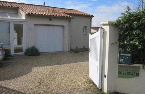 Les Gonds Bed & Breakfast | MARANATHA