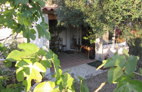 Les Gonds Bed & Breakfast | MARANATHA