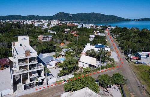 Mariscal Apartment | Maravilhoso apto, a 290 metros da praia do Canto Grande! Lindo!