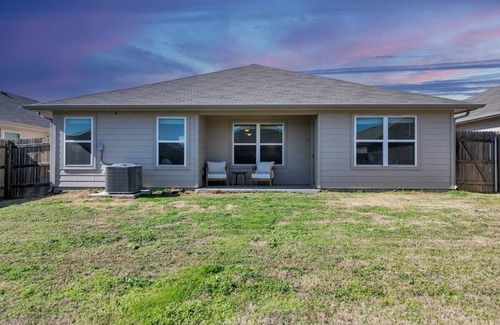 Austin Cottage | @ Marbella Lane - Polished 3BR Home in Austin TX