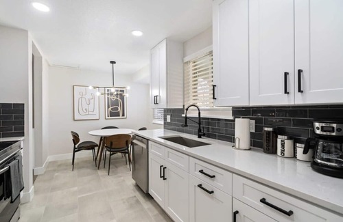 Northwest Arvada House | Marbella - Modern 4-BR Retreat Chef's Kitchen