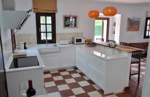 San Pedro de Alcantara Ski Chalet | Marbella Villa Private Swimming pool, garden & parking. Next to beach & golf.