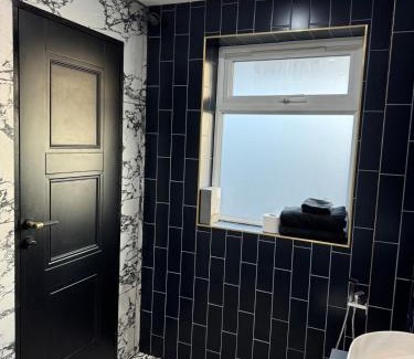 Gloucester Apartment | Marble Black Suite