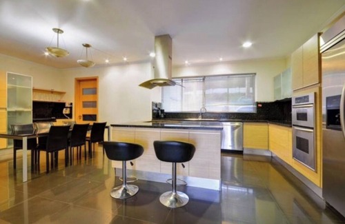 El Poblado Villa | MARBLE POOL MANSION 12 BEDROOM BUTLER JACUZZI