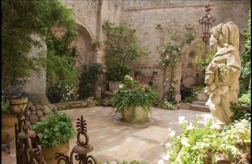 Fermo Apartment | MarcheAmore - Bottega di Giacomino for art lovers, with private courtyard