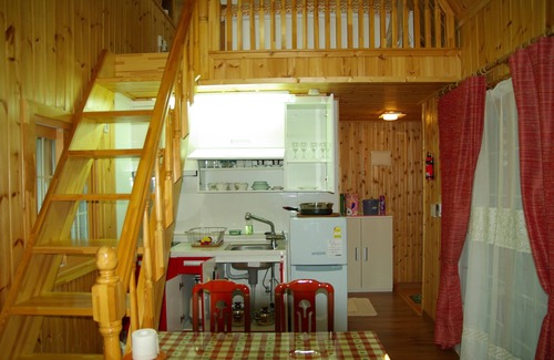 Bongpyeong House | "Margaret" Duplex Liun Pine Tree Cabin